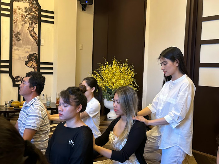 reiki là gì, usuha reiki là gì, chữa lành bằng năng lượng reiki, học reiki, chữa lành, reiki master teacher, các bước vị trí đặt tay reiki, cách đặt tay reiki, trung tâm usuha reiki, reiki la gi, cách đặt tay reiki, reiki, reiki healing, reiki enery, healing energy, năng lượng chữa lành, chữa lành, healing, meenakee, năng lượng, usuha reiki, vashna thiên kim, trung tâm usuha reiki, hoc reiki, học reiki, khóa học reiki, reiki course vietnam