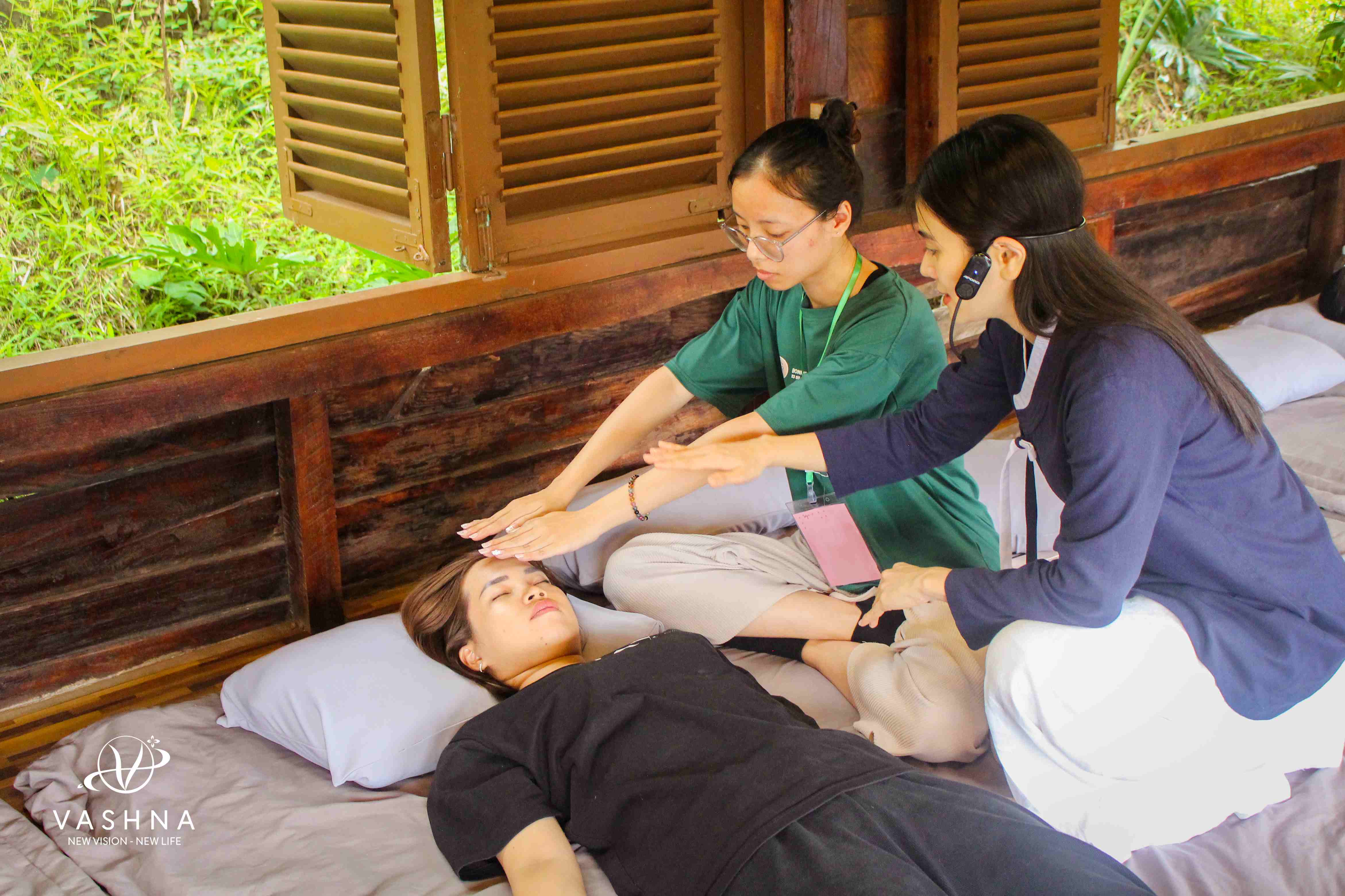 reiki là gì, usuha reiki là gì, chữa lành bằng năng lượng reiki, học reiki, chữa lành, reiki master teacher, các bước vị trí đặt tay reiki, cách đặt tay reiki, trung tâm usuha reiki, reiki la gi, cách đặt tay reiki, reiki, reiki healing, reiki enery, healing energy, năng lượng chữa lành, chữa lành, healing, meenakee, năng lượng, usuha reiki, vashna thiên kim, trung tâm usuha reiki, hoc reiki, học reiki, khóa học reiki, reiki course vietnam