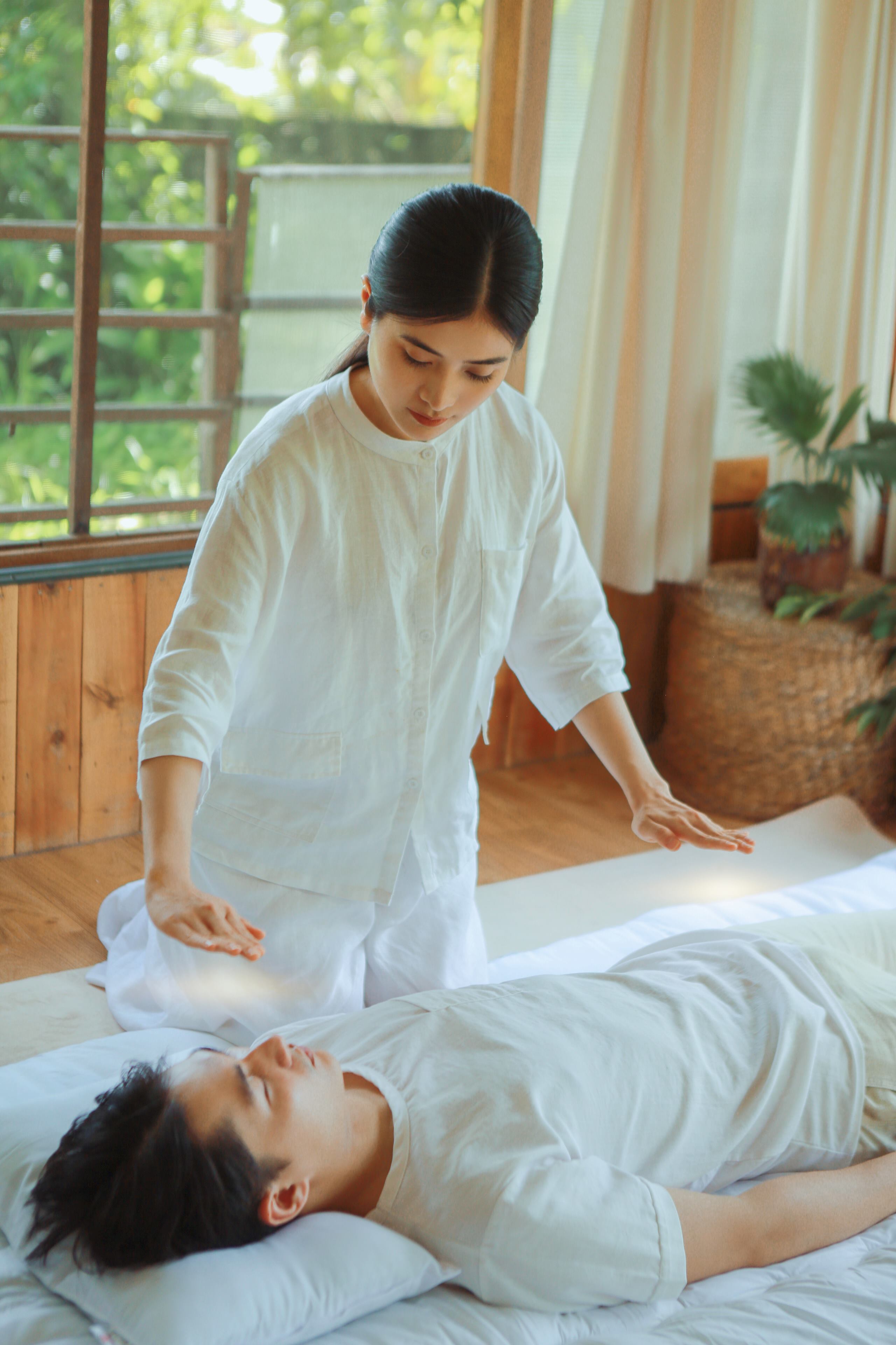 reiki là gì, usuha reiki là gì, chữa lành bằng năng lượng reiki, học reiki, chữa lành, reiki master teacher, các bước vị trí đặt tay reiki, cách đặt tay reiki, trung tâm usuha reiki, reiki la gi, cách đặt tay reiki, reiki, reiki healing, reiki enery, healing energy, năng lượng chữa lành, chữa lành, healing, meenakee, năng lượng, usuha reiki, vashna thiên kim, trung tâm usuha reiki, hoc reiki, học reiki, khóa học reiki, reiki course vietnam