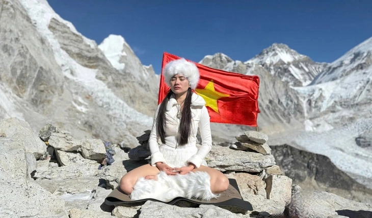 Cô gái 9X viết sách kể hành trình chinh phục dãy Himalaya sau khi phẫu thuật ung thư - Báo Tuổi Trẻ