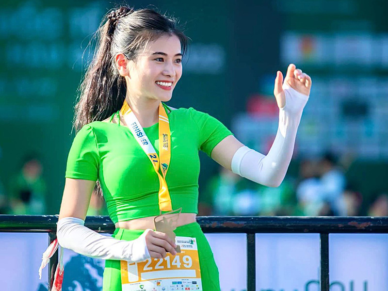 Đại sứ Vashna Thiên Kim chinh phục cự ly 21km tại Giải Marathon quốc tế