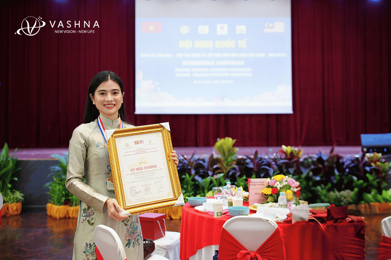 Vashna Thiên Kim Đại Diện Vashna Group Nhận Kỷ Niệm Chương Global Award 2024: Vinh Danh Thương Hiệu Chăm Sóc Sức Khỏe Tiêu Biểu ASEAN